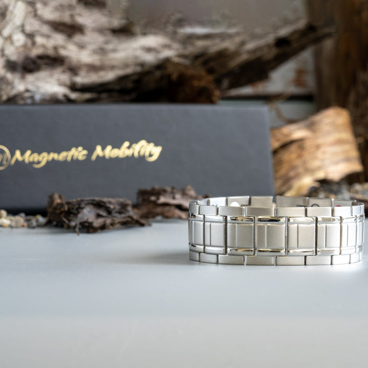 "Front view of the Birch Star 4in1 Magnetic Bracelet, highlighting the refined and chic design. The ultimate choice for the discerning gentleman