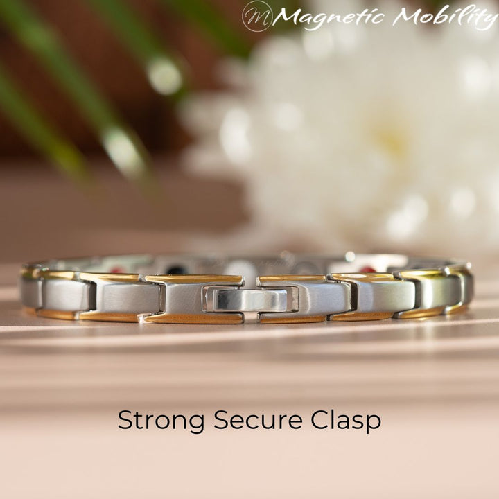 Clasp iew of the Apia Moon 4in1 Magnetic Bracelet from Magnetic Mobility - Silver and gold magnetic bracelet