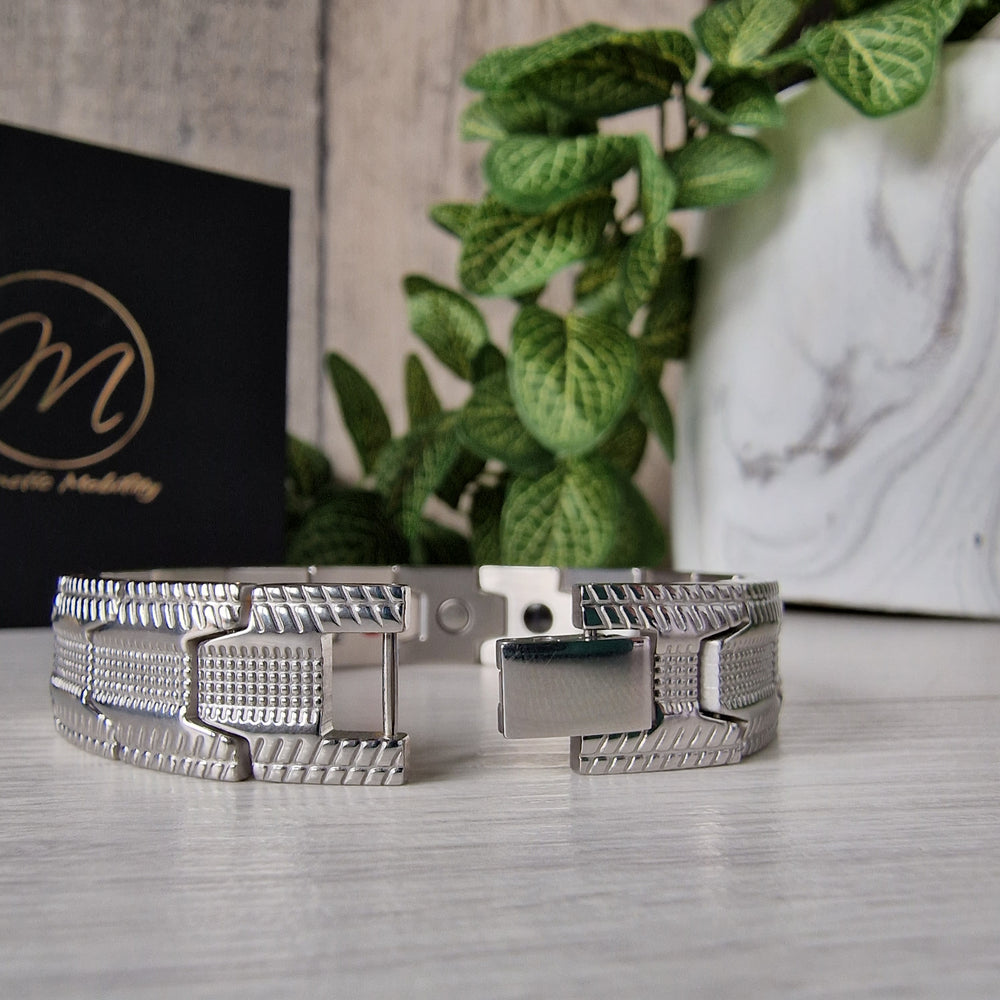 Gentian Star 4in1 Magnetic Bracelet in Silver plated Stainless Steel with a distinctive tire-tread design for arthritis relief. Shows the strong clasp.