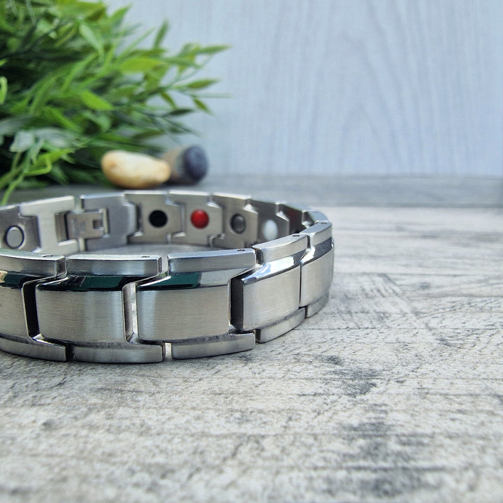 Alexanders Star - Men's 4in1 Magnetic Bracelet close up view of the silver design with silver stripes