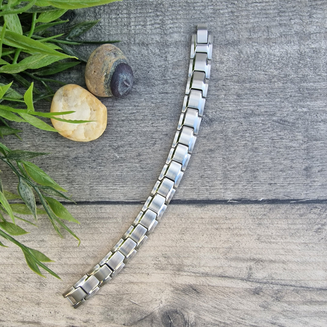 Alexanders Star - Men's 4in1 Magnetic Bracelet - top down view of the bracelet