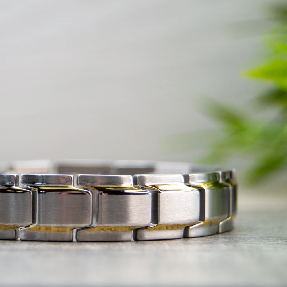 Alexanders Moon - Mens Magnetic Bracelet in Silver with gold stripes