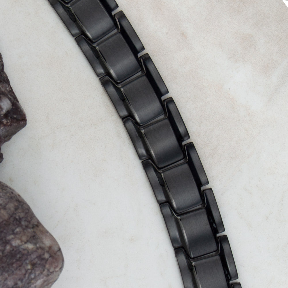 Alexanders Night - Plain Black Mens Magnetic Bracelet with 4 health elements