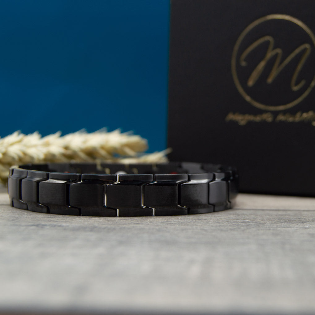 Alexanders Night with a Black Gift Box