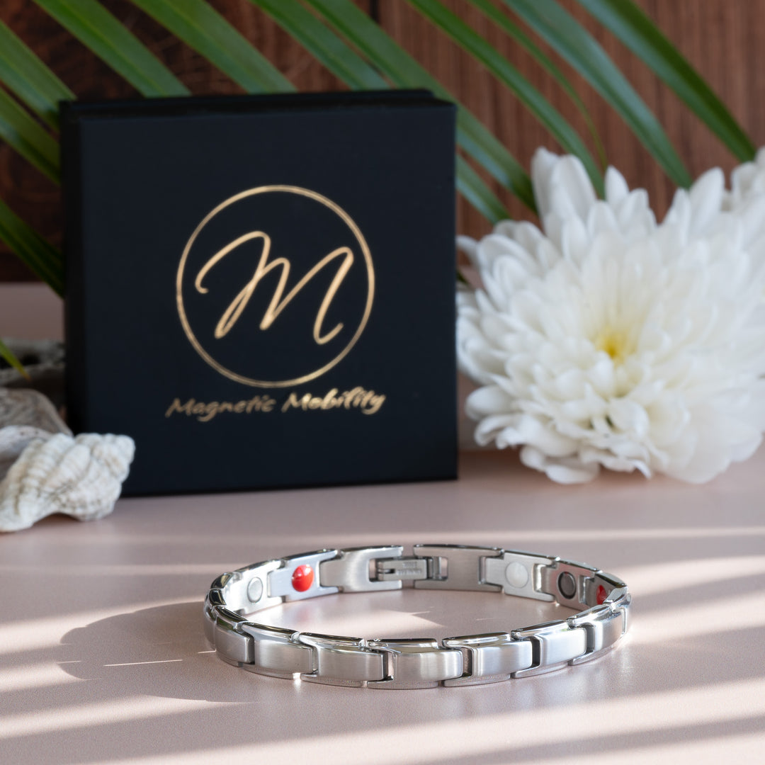 Apia Star 4in1 Magnetic Bracelet from Magnetic Mobility - Thin silver magnetic bracelet - snake view