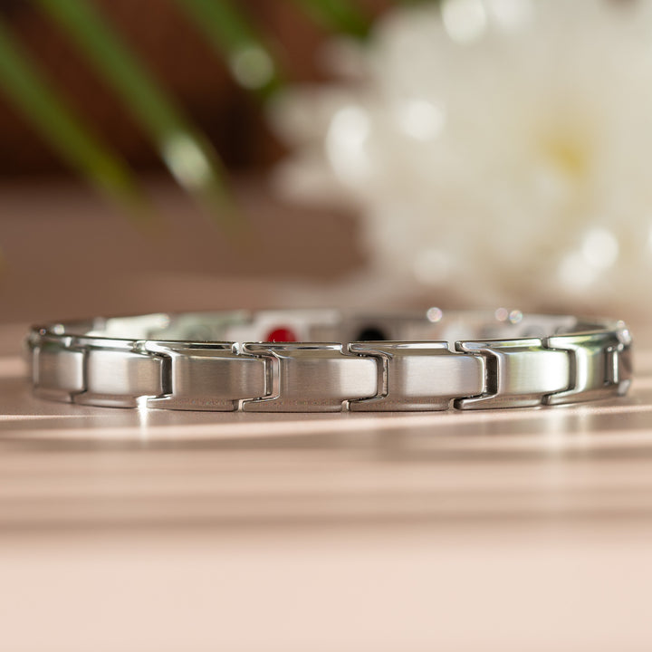 Apia Star 4in1 Magnetic Bracelet from Magnetic Mobility - Thin silver magnetic bracelet - close up view