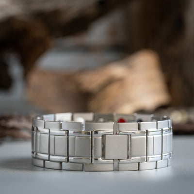 View showing the clasp of the Birch Star Tripple row 4in1 Magnetic bracelet