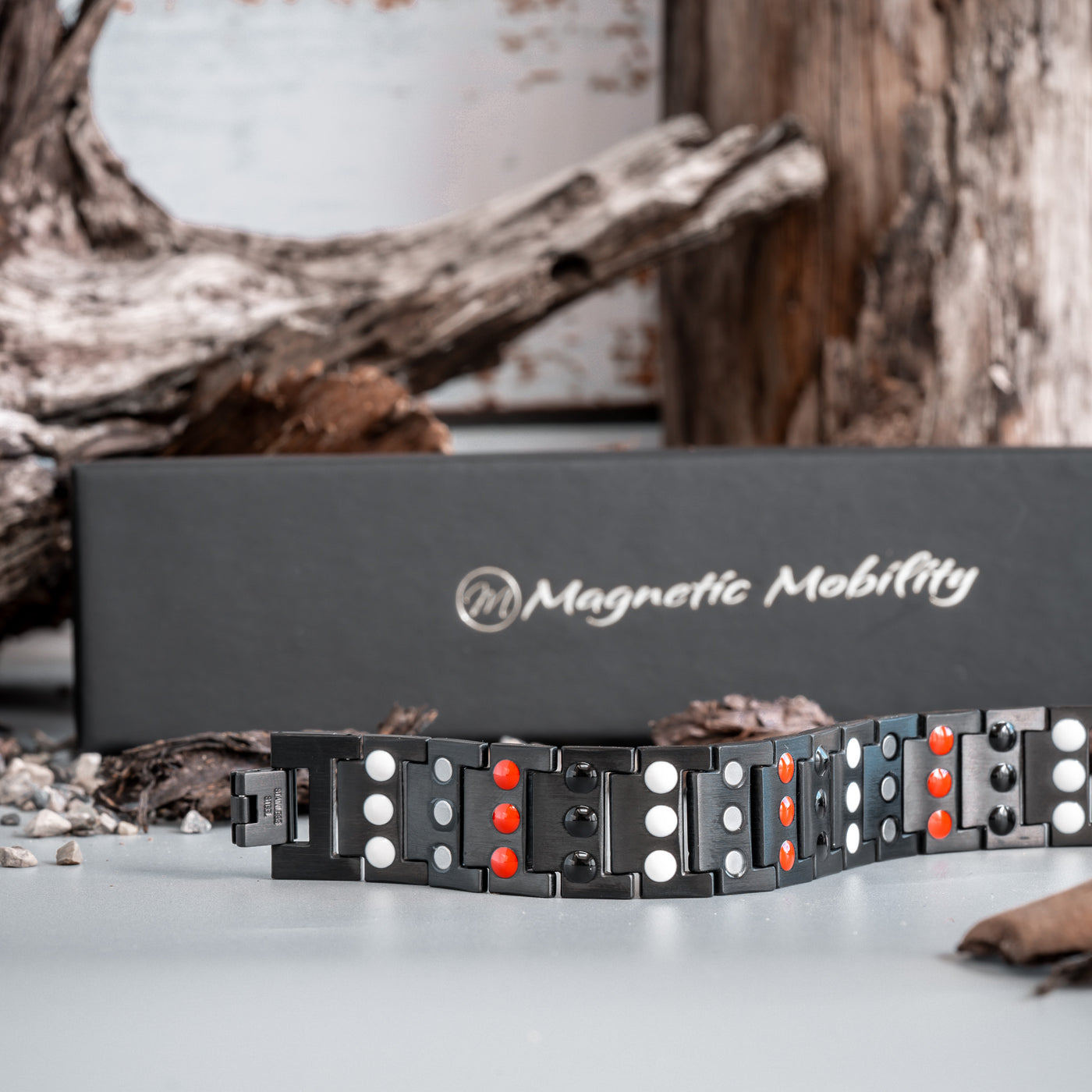 Detail of the three rows of 4in1 elements in the Birch Night Men's Magnetic Bracelet, showcasing quality and design precision for maximum support.