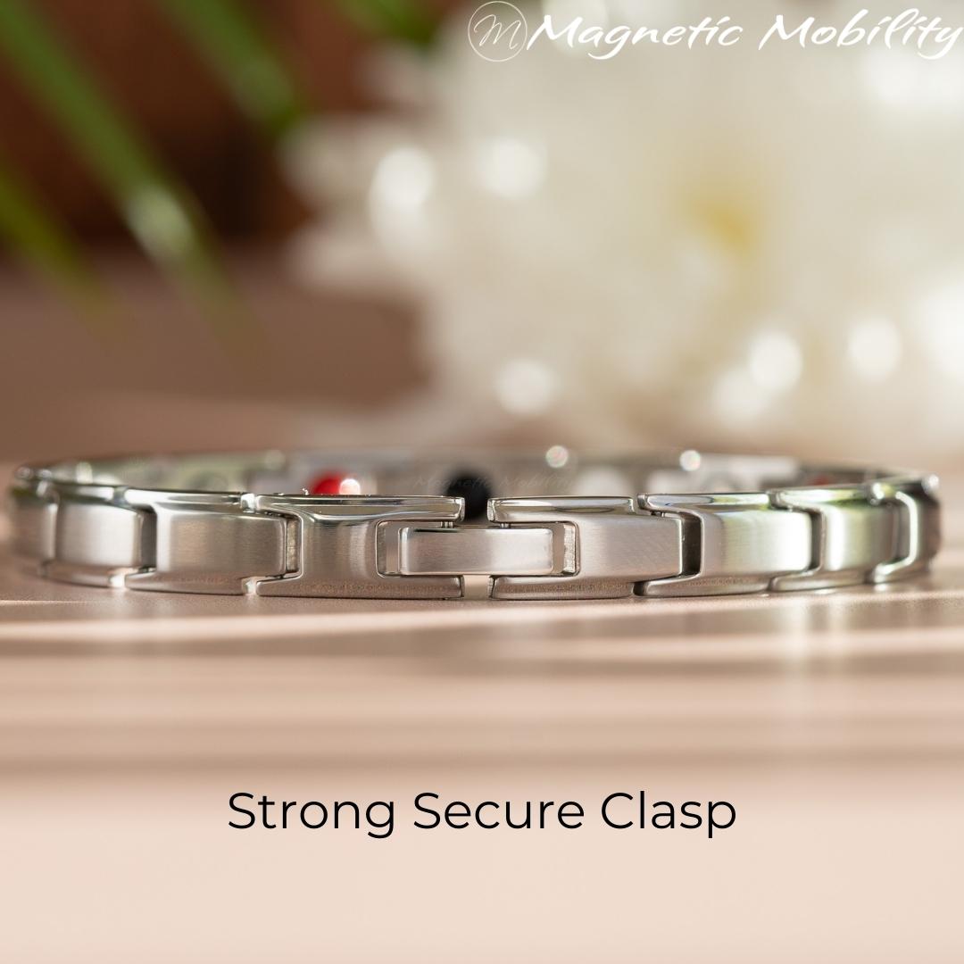 clasp view of the Apia Star 4in1 Magnetic Bracelet from Magnetic Mobility - Thin silver magnetic bracelet