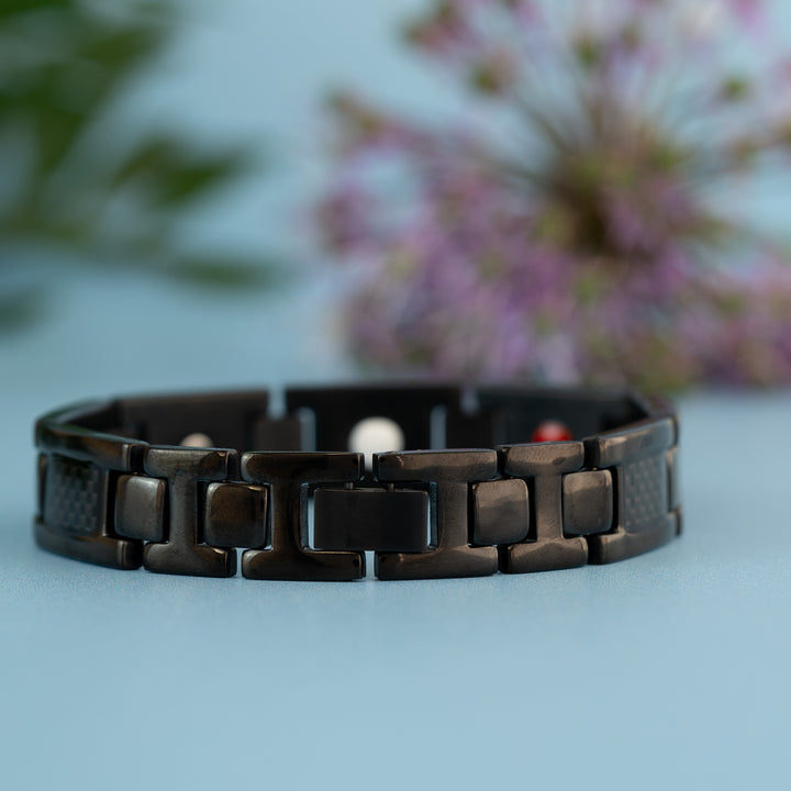 Clasp view of Night 4in1 Magnetic Bracelet from Magnetic Mobility - Mens Black Magnetic bracelet with Black designs