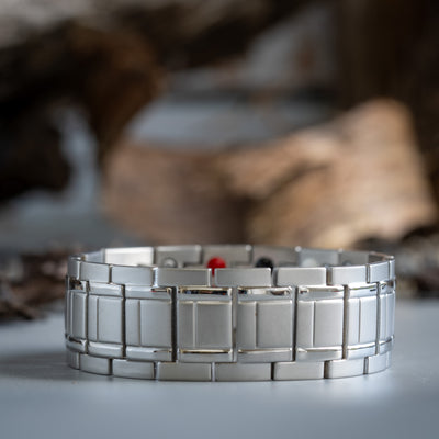 Unobstructed views of the Birch Star 4in1 Magnetic Bracelet, displaying the intricate details and craftsmanship. A symbol of elegance and wellness