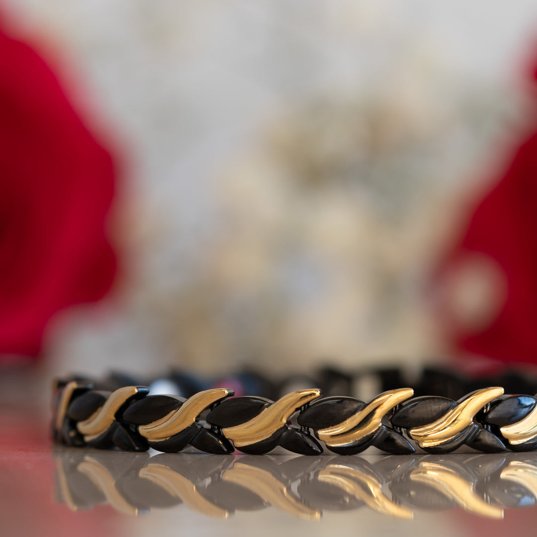 Virginia Twilight 4in1 Magnetic Bracelet - Black and Gold - Magnetic Mobility -Close up view