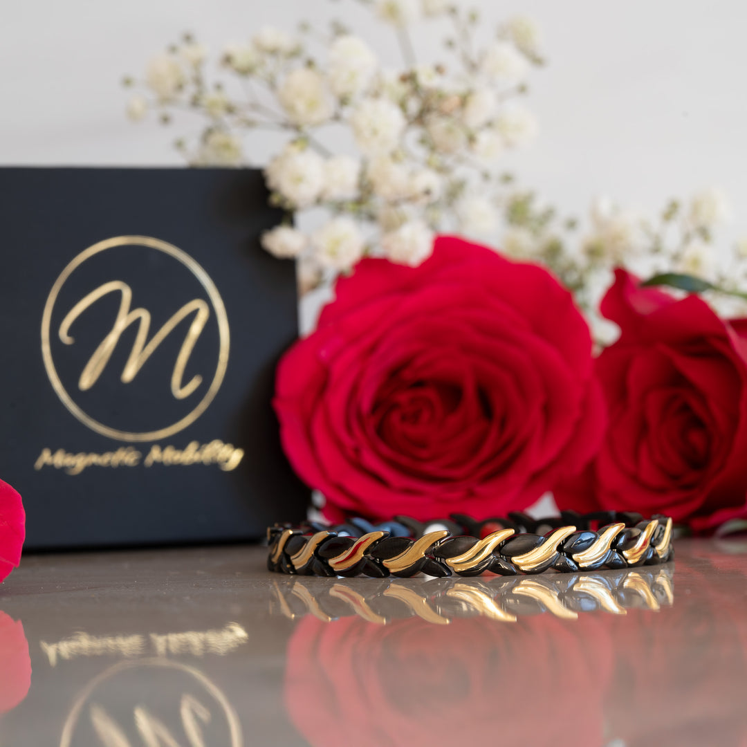 Virginia Twilight 4in1 Magnetic Bracelet - Black and Gold  colours - from Magnetic Mobility - front view