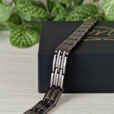 Copper link bracelet for men or women in black 