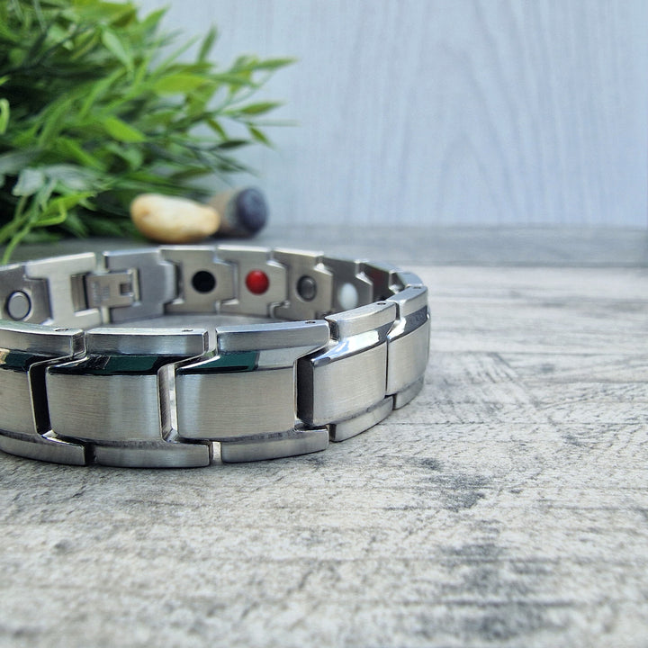  Alexanders Star - Men's 4in1 Magnetic Bracelet close up view of the silver design with silver stripes
