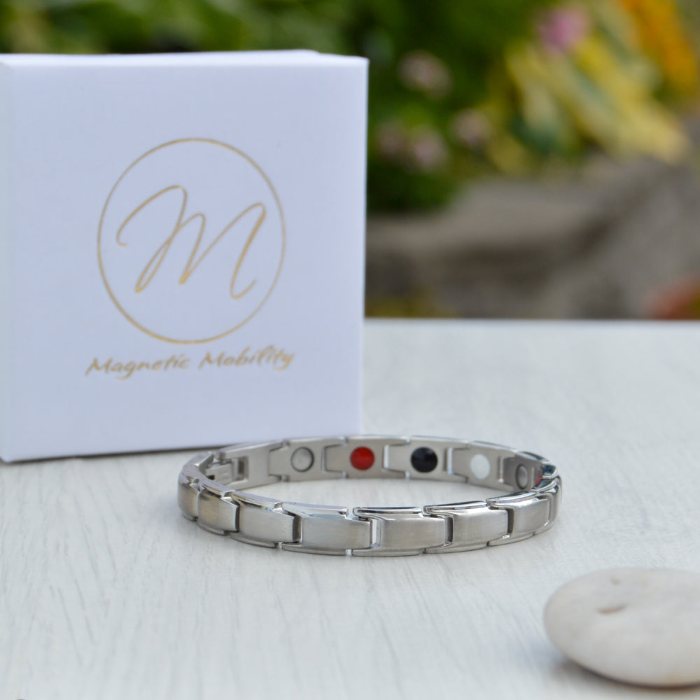 Apia Moon - unisex silver coloured magnetic bracelet 4in1 simple design