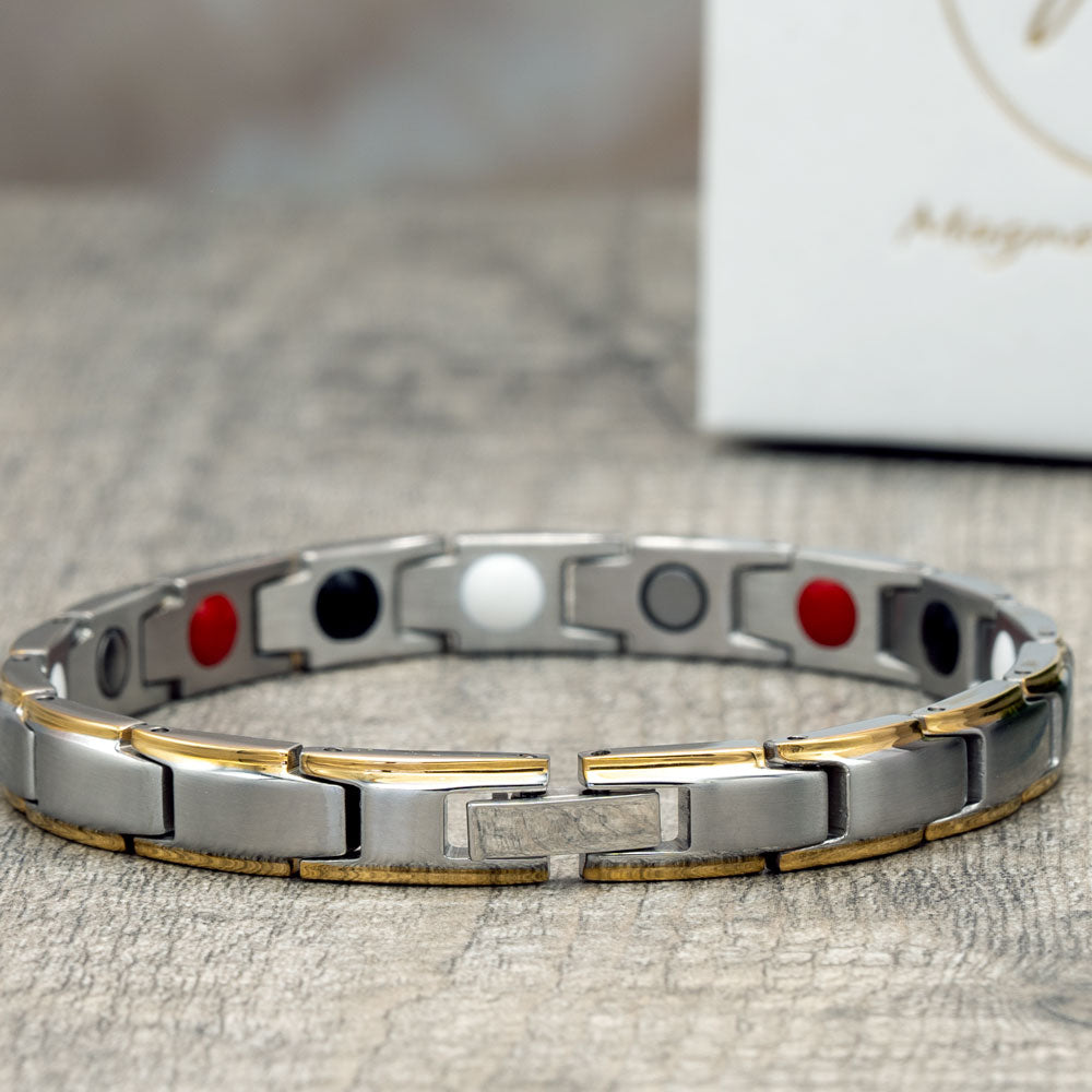 Close-up of the sturdy clasp on the Apia Moon Magnetic Bracelet, a simple and elegant stainless steel band with gold accents and 4in1 elements for arthritis pain relief.
