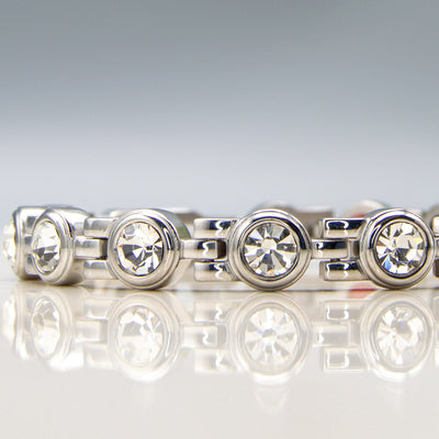April birthstone / white gemstone magnetic bracelet for women in silver colour stainless steel hypoalergenic bracelet. Contains 4 health elements in the back, germanium, neodynium magnets, FIR elements and Negative ions. 