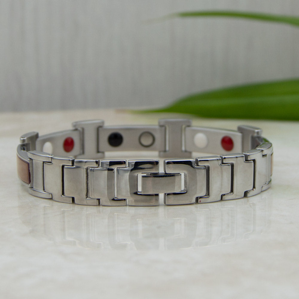 View of the clasp on the Illyrain dawn - 4in1 Magnetic bracelet for people with arthritis. 
