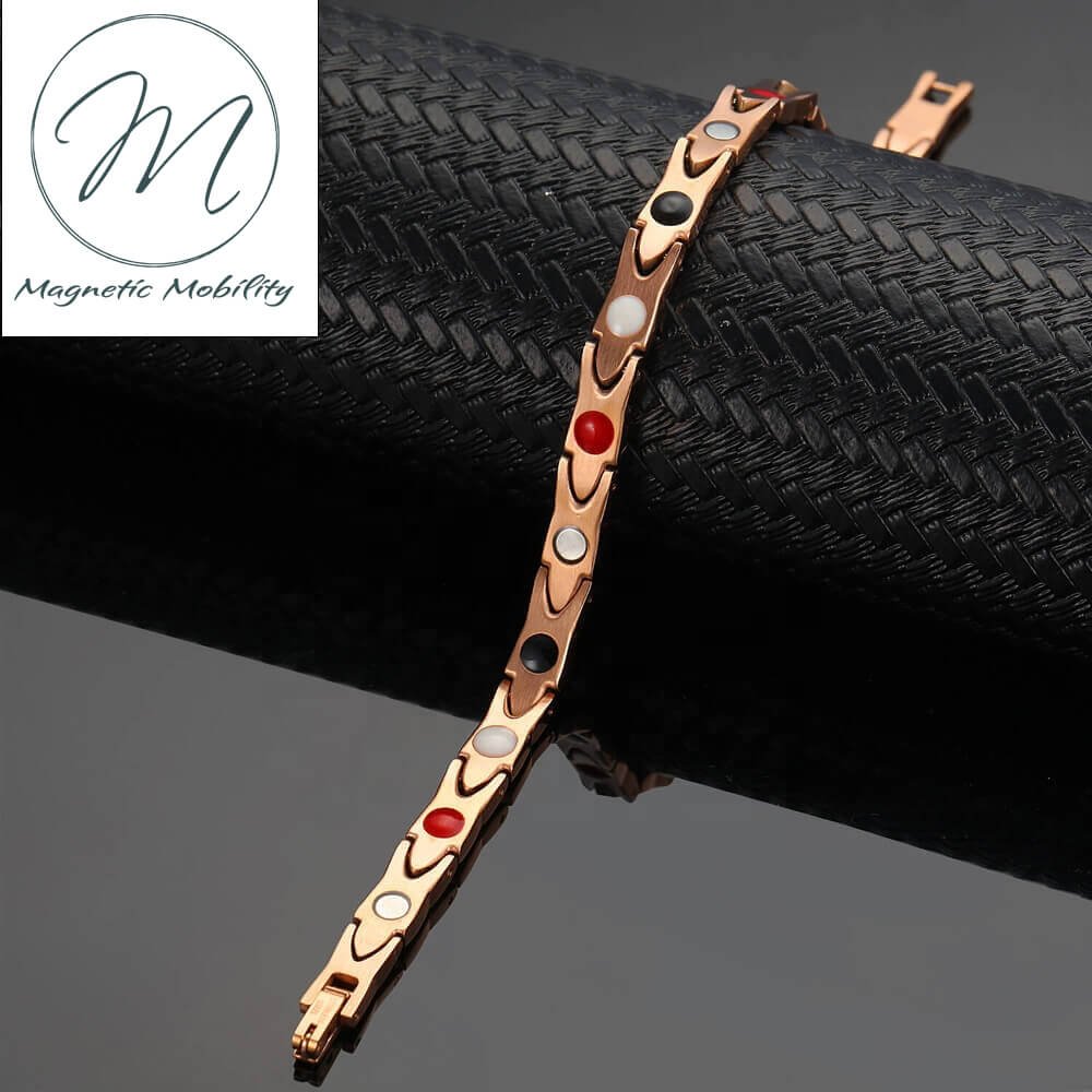 A beautiful bracelet is the key to any good outfit Create an eye-catching look and combine this Magnetic Mobility rose gold bracelet with other top quality jewellery. The neodymium-magnets, FIR technology, Negative ion technology  and germanium stones give you the necessary energy and power for your everyday life.     A great gift for every occasion.