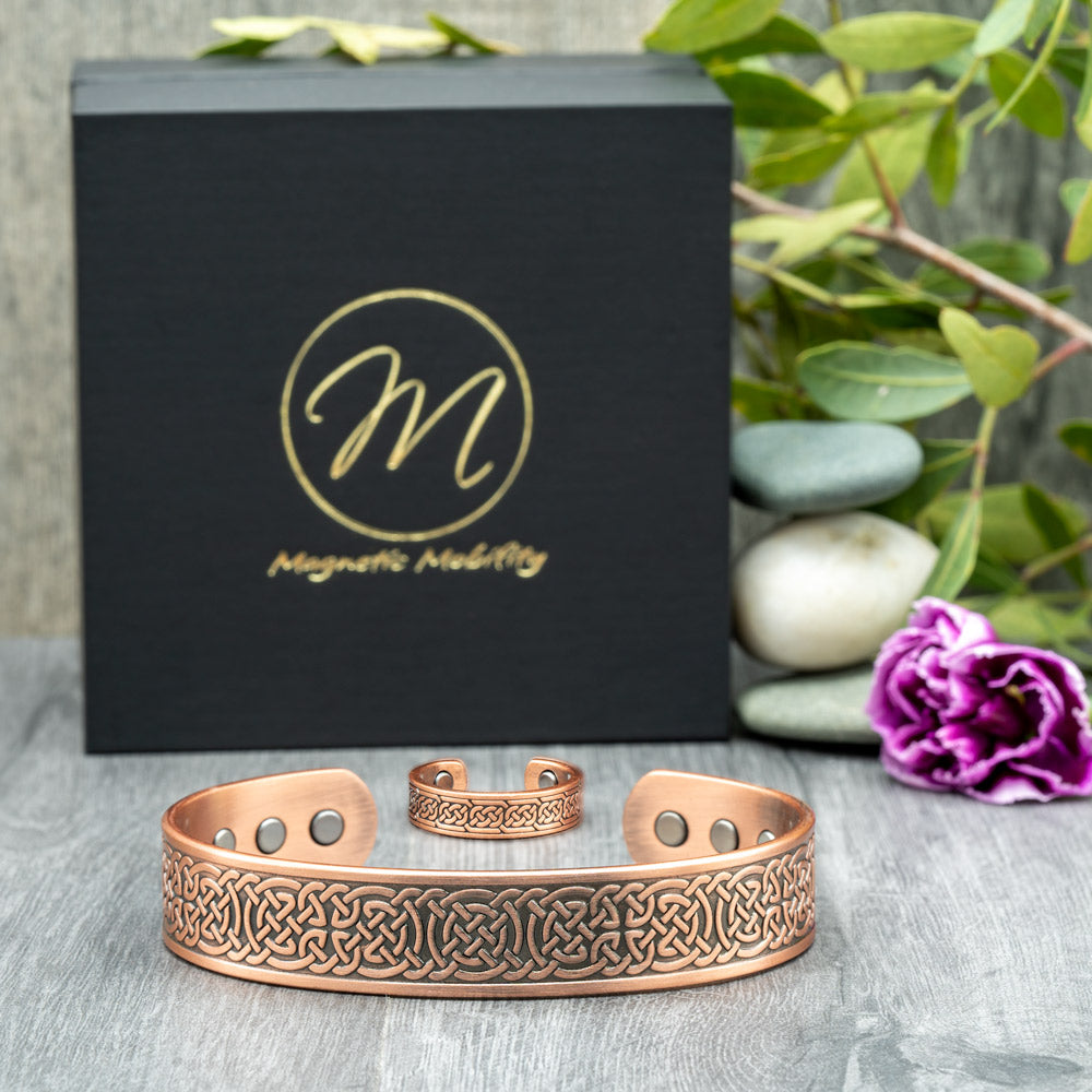 Privet Copper Gift Set featuring a Copper Bracelet and Ring with Neodymium Magnets, designed to help with arthritis and pain relief.