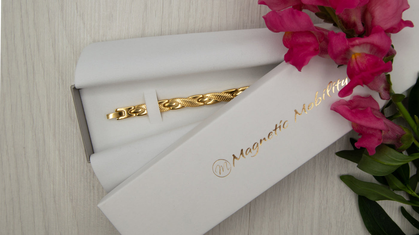 Women's Gold colour 4in1 Health Elelement Magnetic Bracelet.  Top view of the bracelet in a Luxury white gift box for Jewellery from Magentic Mobility. 