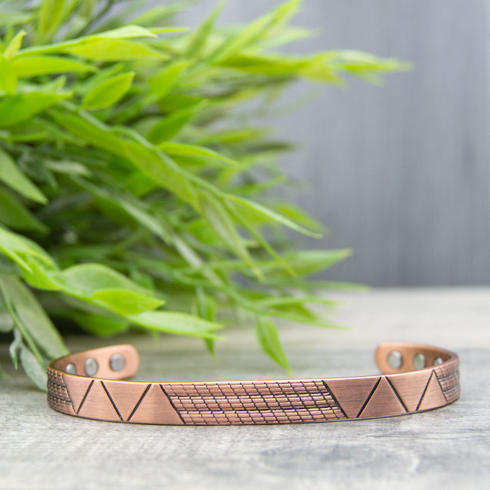 Modern design on a thin copper bracelet with magnets